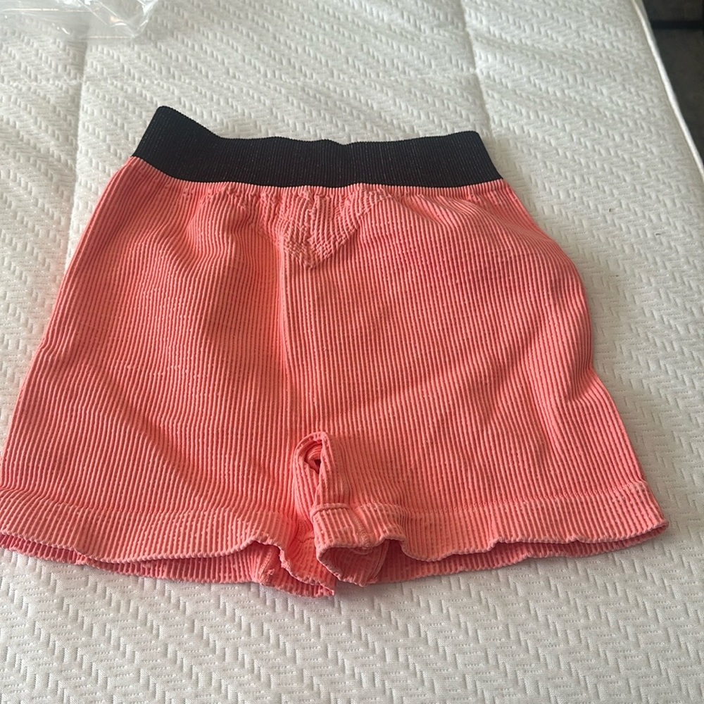 Free People SEAMLESS SHORT - CORAL REEF - NWT - Picture 6 of 6